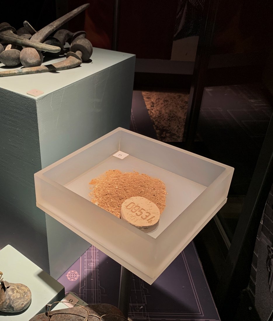As van oma (collectie Museum Tot Zover; bruikleen van een particulier). Tot Zover doet in 2020 een oproep voor het ter beschikking stellen van as.