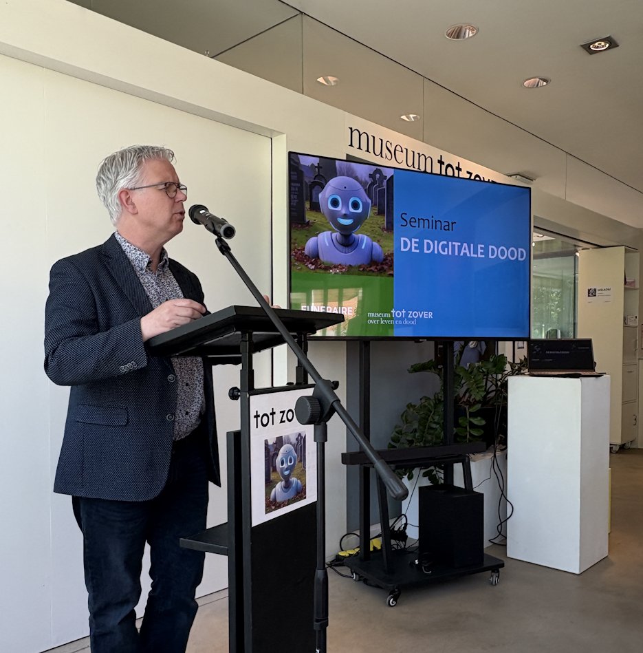 Martin Hoondert presenteert het seminar de Digitale Dood