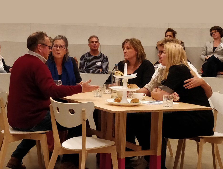scene op de speelvloer