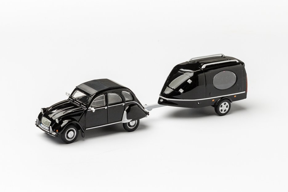Citroën 2CV met rouwcaravan (1966)