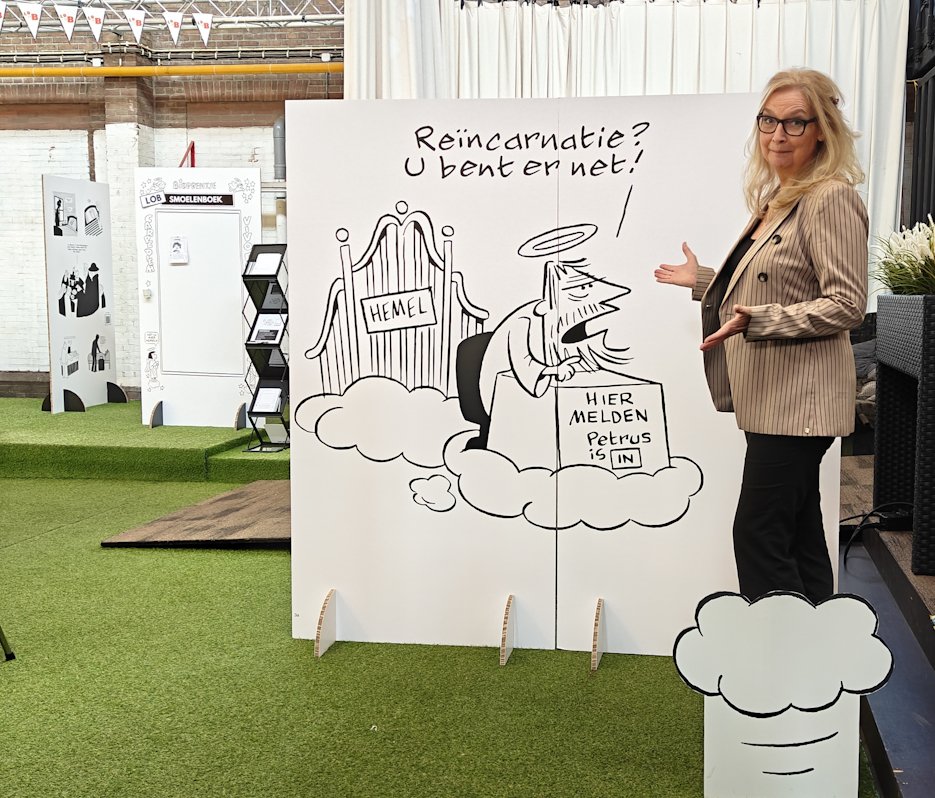 Presentatrice en programmamaker Hella van der Wijst maakt de cartoon compleet tijdens de LOB jubileumdag. Foto: Museum Tot Zover