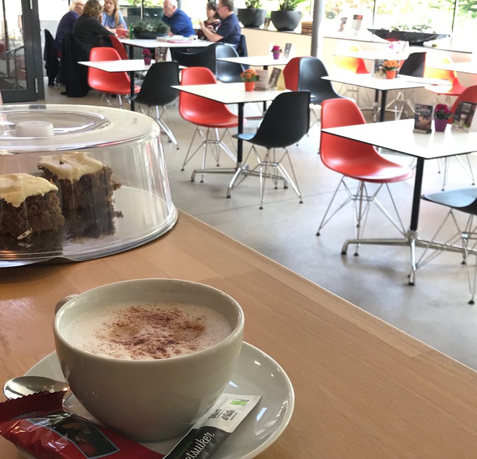 Een bakkie troost bij Café Roosenburgh