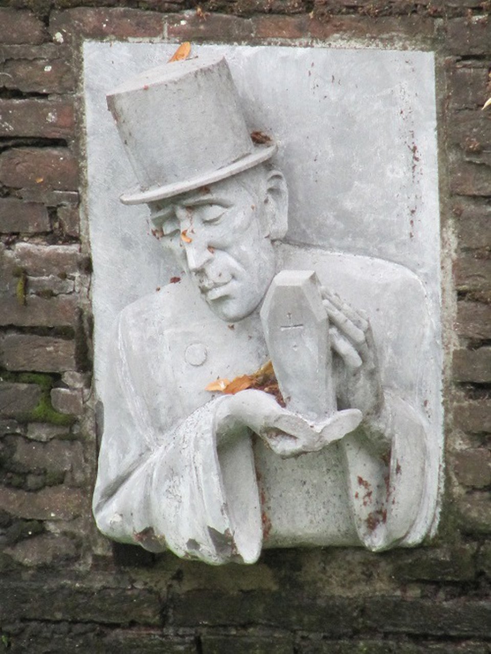Versierde waterspuwer (beeldhouwer Ton Mooy)