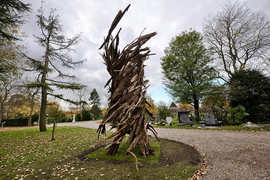 Tijdelijke sculptuur TRANSIT (2011) door Yuhsin U. Chang op Begraafpark De Nieuwe Ooster