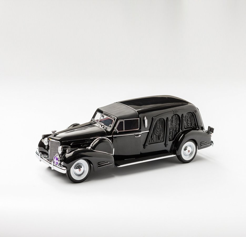 In 1938 maakte Sayers & Scovill Company (VS) deze lijkwagen op het chassis van de Cadillac Series 38-75, de miniatuur is van Precision Miniatures, schaal 1:19 (Collectie Museum Tot Zover; foto Jeroen Dietz)
